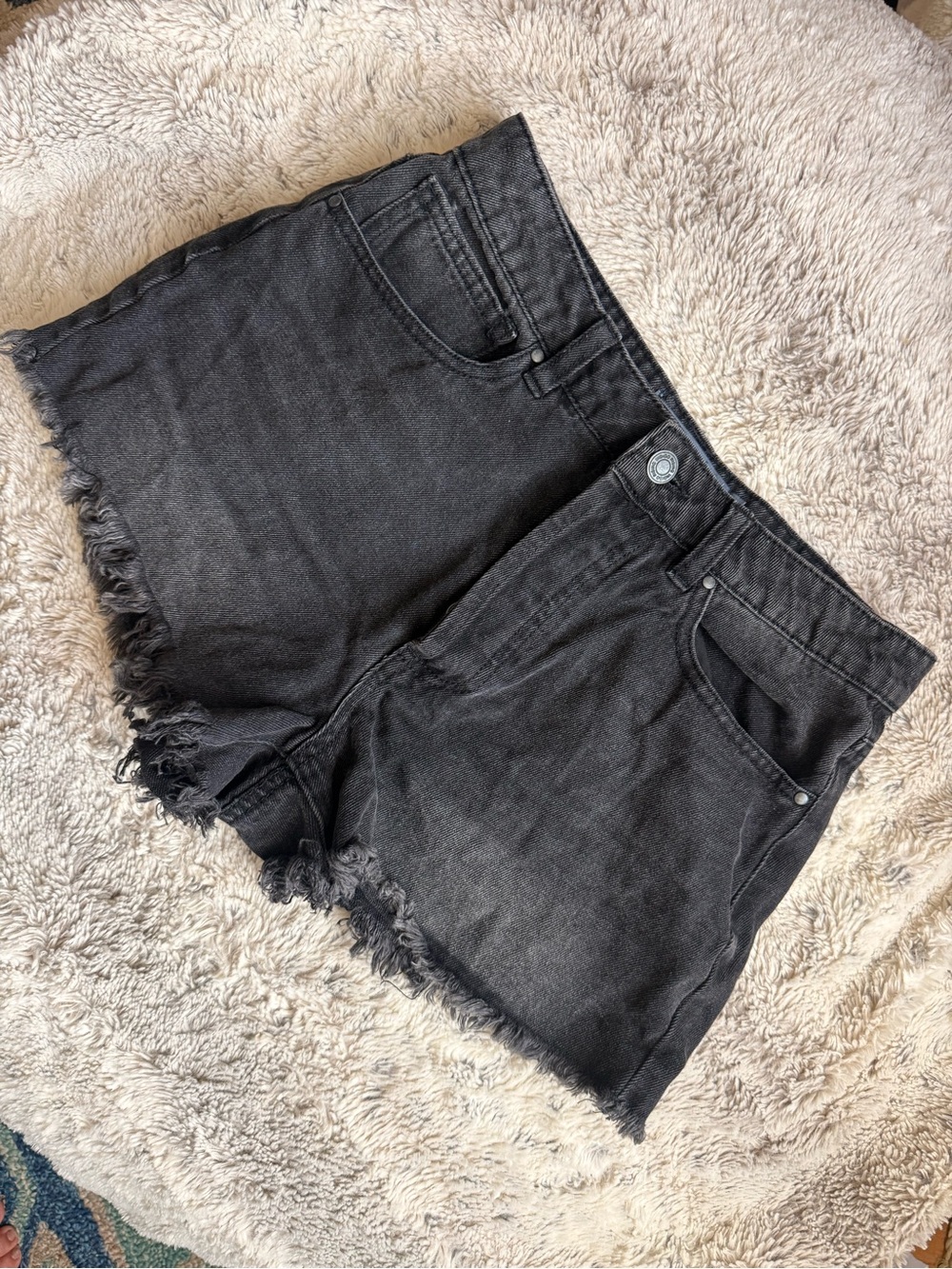 Indigo Rising Raw Hem Shorts